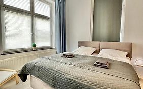 Erholsame City-Erdgeschosswohnung mit Veranda, Grill und Parkplatz D46EG